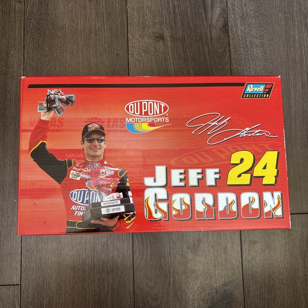Jeff Gordon 24 2001 DuPont Monte Carlo 1:24 Revell NASCAR Diecast COA Car Model